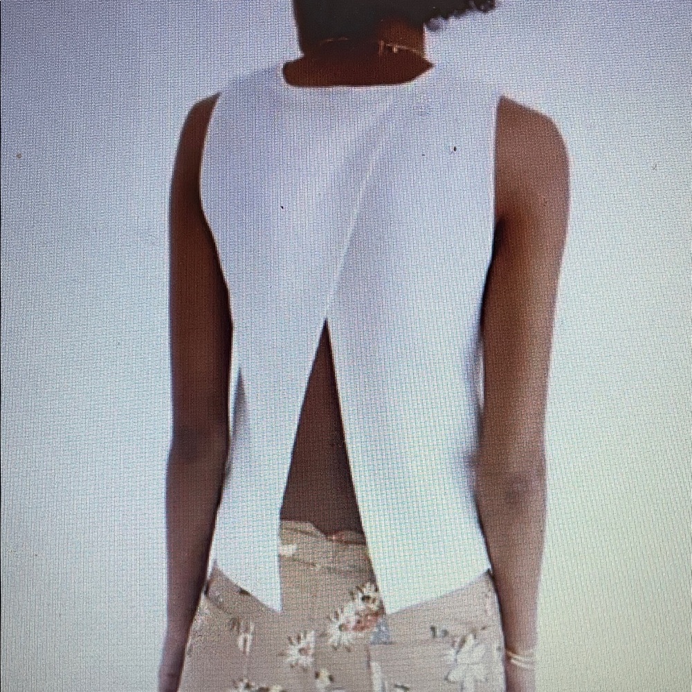 Made well textured  Sleeveless Split-Back Top